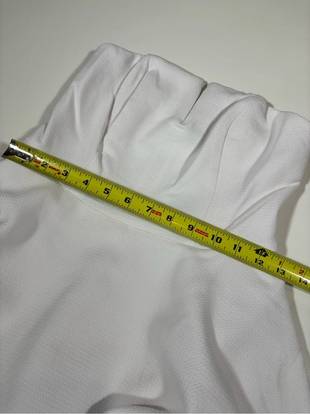 Lulus Women’s Strapless Romper White Peplum Structured Shorts Size Small NWT - Picture 8 of 11